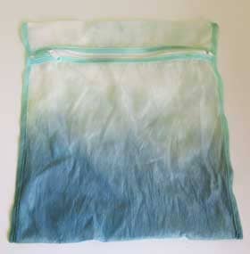 藍の生葉染めで使用した洗濯ネット