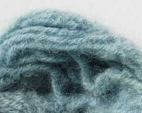 イヌタデを使った藍の生葉染めした毛糸