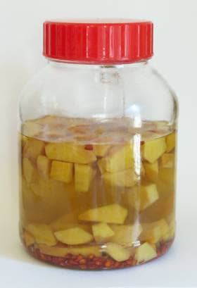 熟成3ヶ月目のカリンの酒