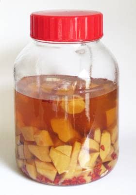 熟成6ヶ月目のカリンの酒　1.8リットル瓶
